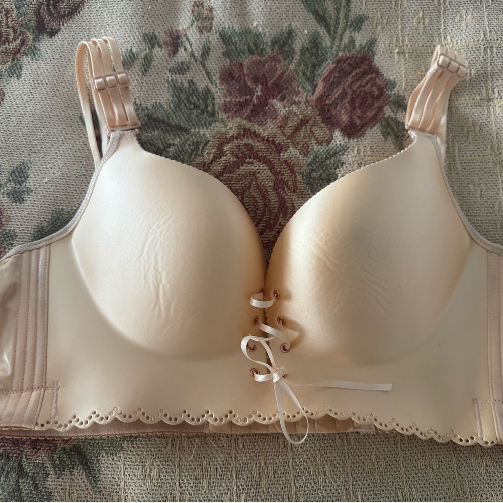 Chic Cream Lace-Up Bra